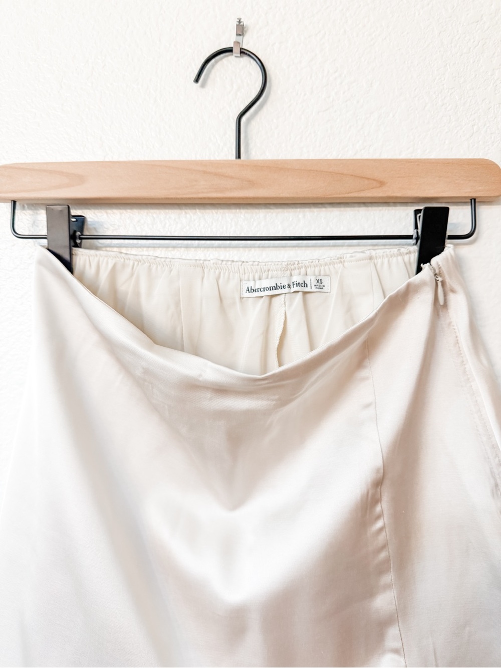 Abercrombie | satin skort - Picture 6 of 6